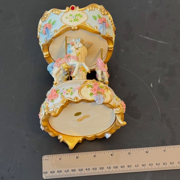 Vintage Wind-Up Musical Merry Go-Round Carousel - Picture 5 of 6